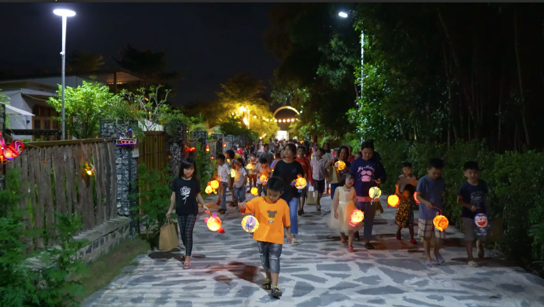 Mùa trăng thu sáng nhất của các em thiếu nhi và cư dân ở Láng Dài, ở Lộc An Sandy Homes